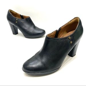 Clarks Black Leather heel ankle boots size 9 M
